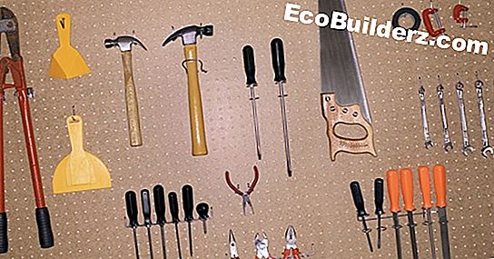 Formas de colgar herramientas en un cobertizo