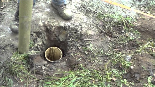 Hoe een waterput te graven met behulp van waterdruk