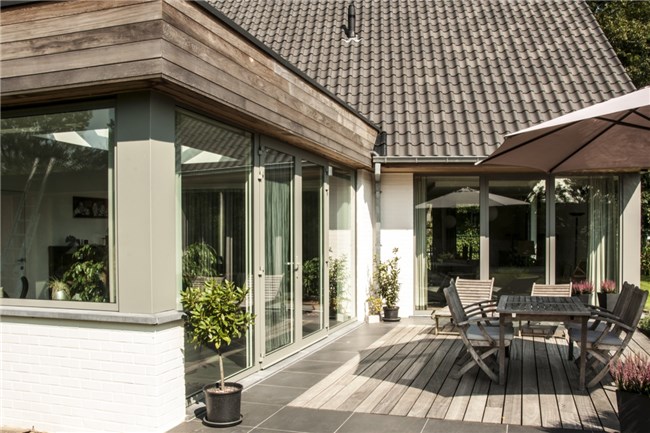 Schuimisolatie voor een Squeaking Acrylic Tub-installatie