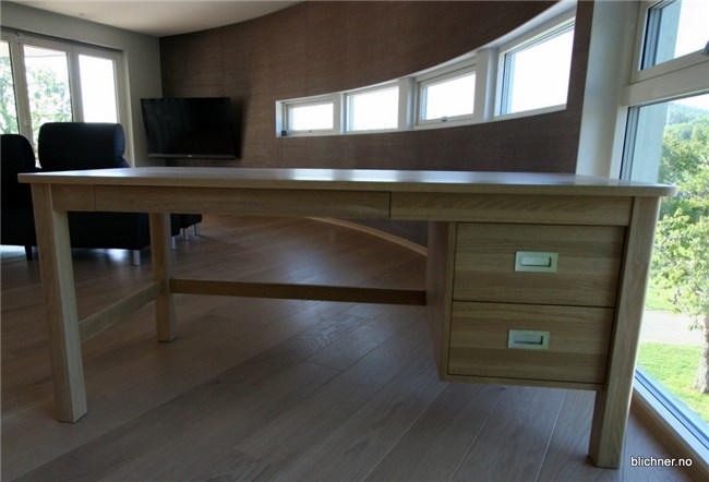 Skrivebord laget for Bay Windows