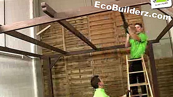 Electricidad: Cómo quitar un techo para mostrar el ático y las vigas de madera