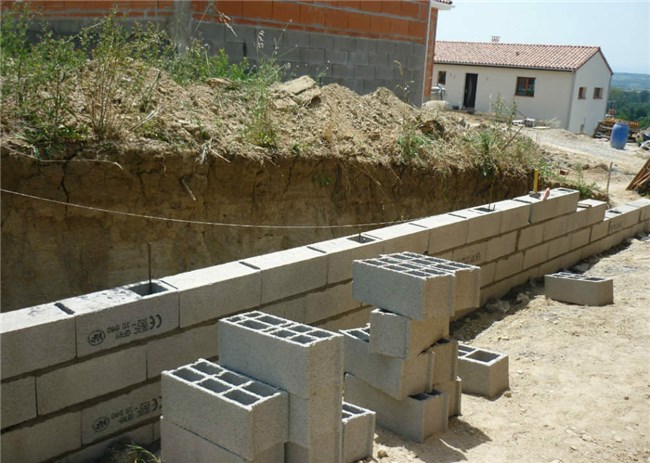 Charpenterie: Comment construire un mur de soutènement Backyard Hillside
