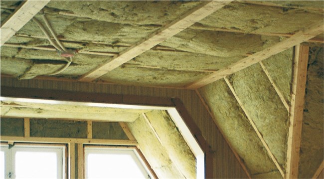 Snekkerarbeid: Hvordan bygge en innendørs kattrampe på veggen