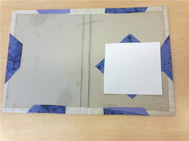 Snickeri: Binda kanterna på en mattanrester för att göra den till en yta